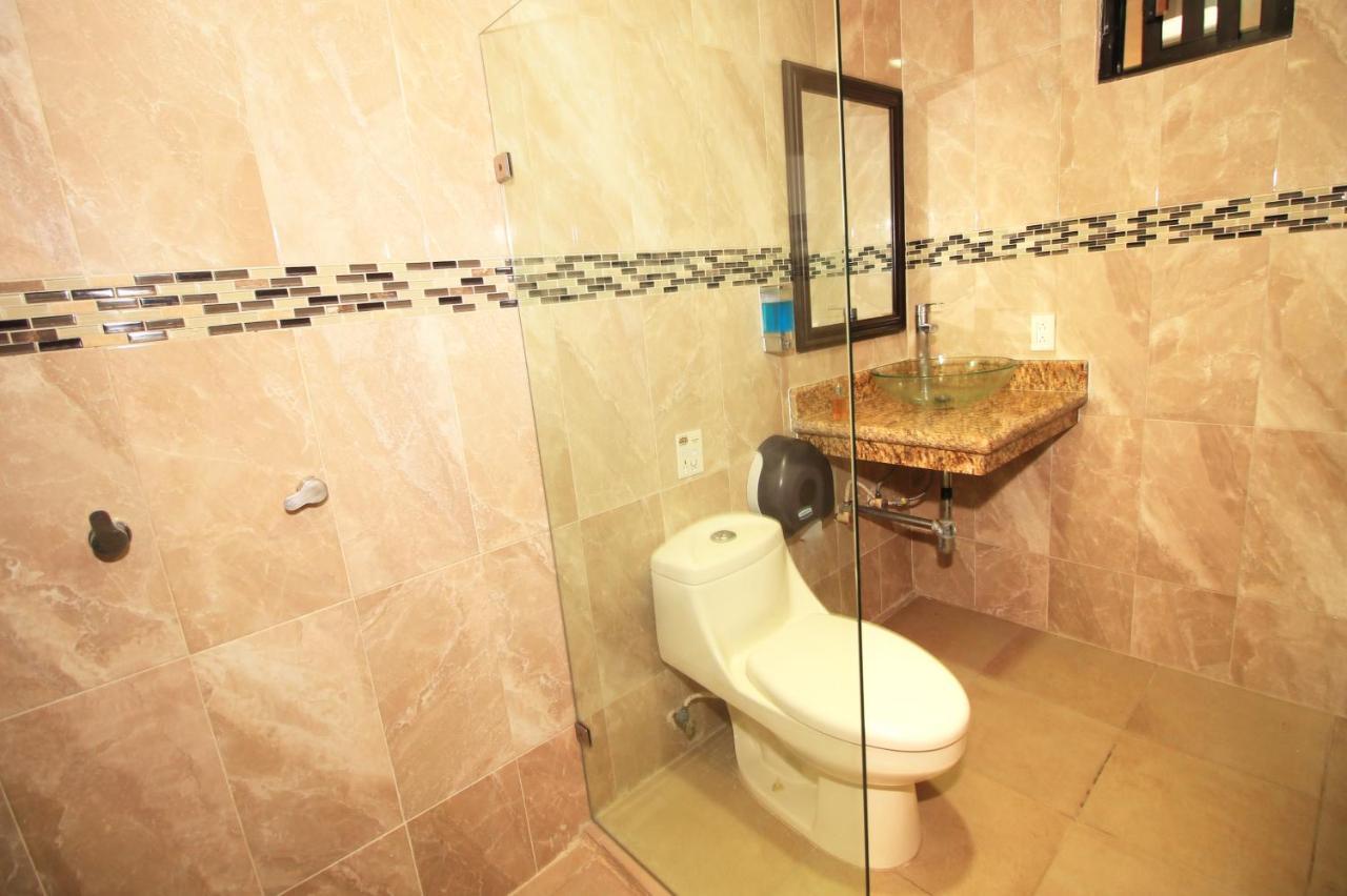 Papagayo Hotel Boutique Плая-дель-Кармен Экстерьер фото Bathroom